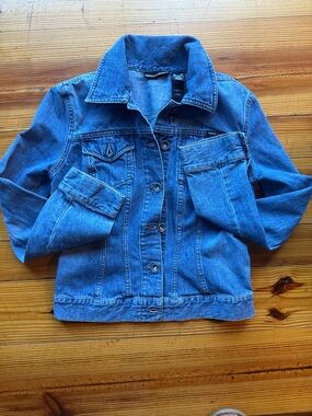 DKNY women’s Classic Blue Denim Jacket with Button Front